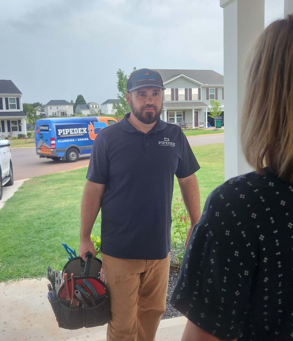 Pipedex Plumber arriving at a home